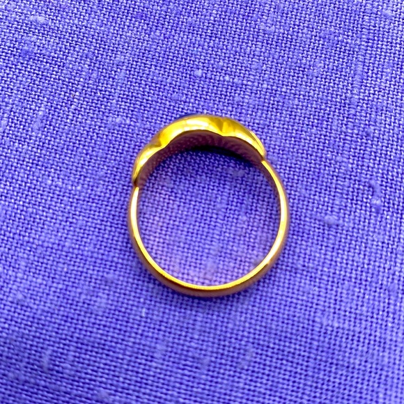 Vintage Avon ring size 7.75 gold tone with a blue center stone 🌷🌺 - Picture 7 of 7